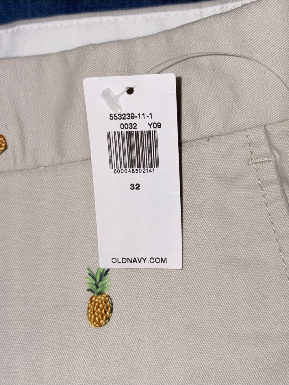 Old Navy Men's 32 Ultimate Slim Pineapple Print Chino Shorts NWT - Picture 4 of 7